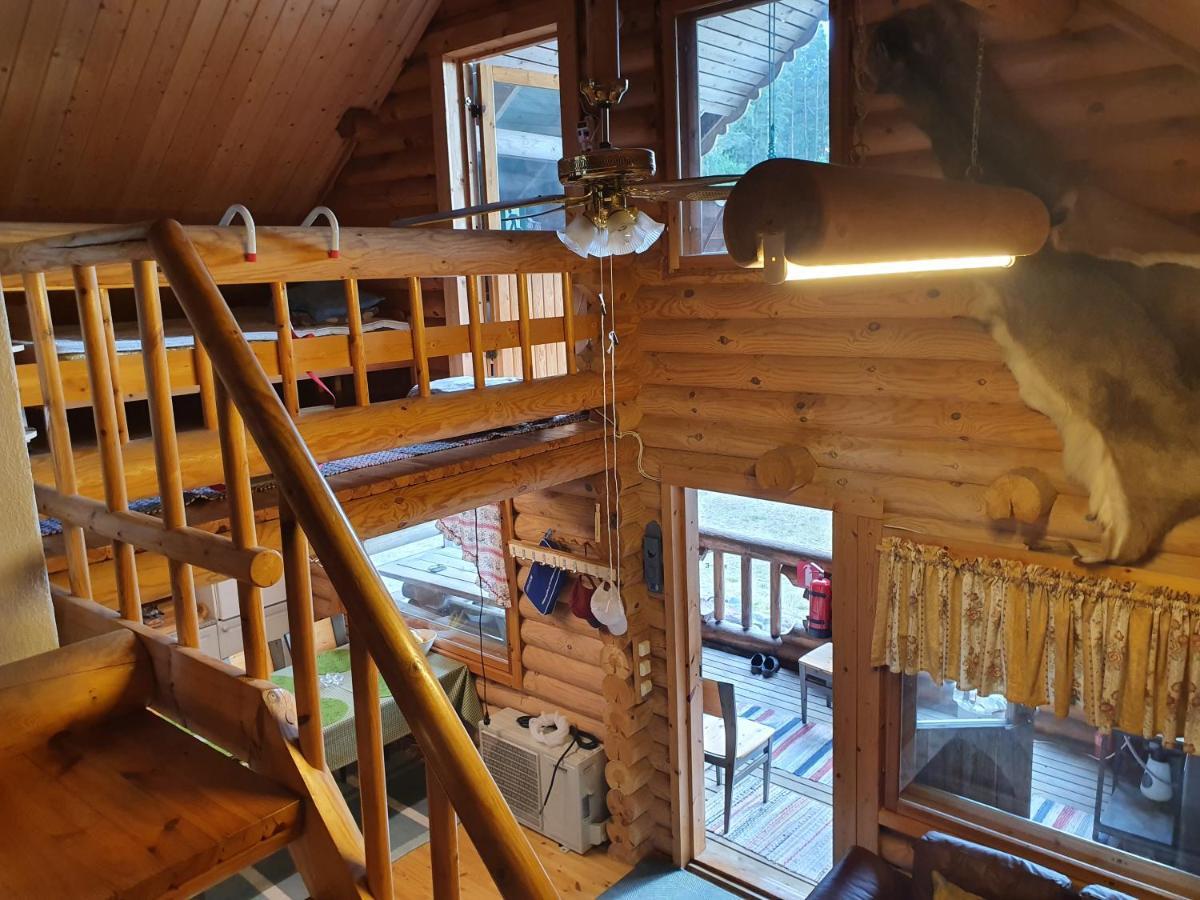 Viihtyisae Hirsimoekki Jaerven Rannalla Siikainen Exterior photo