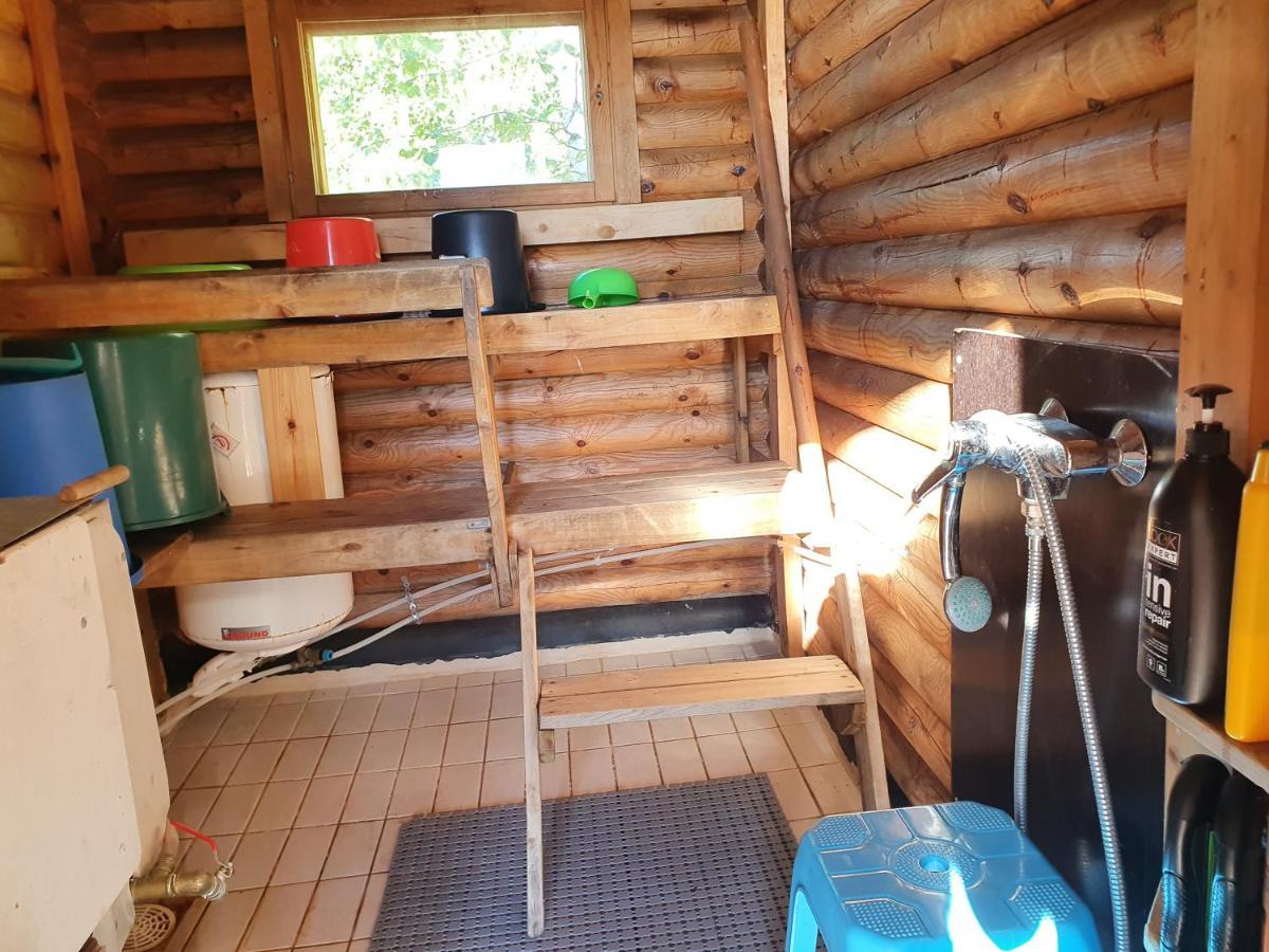 Viihtyisae Hirsimoekki Jaerven Rannalla Siikainen Exterior photo