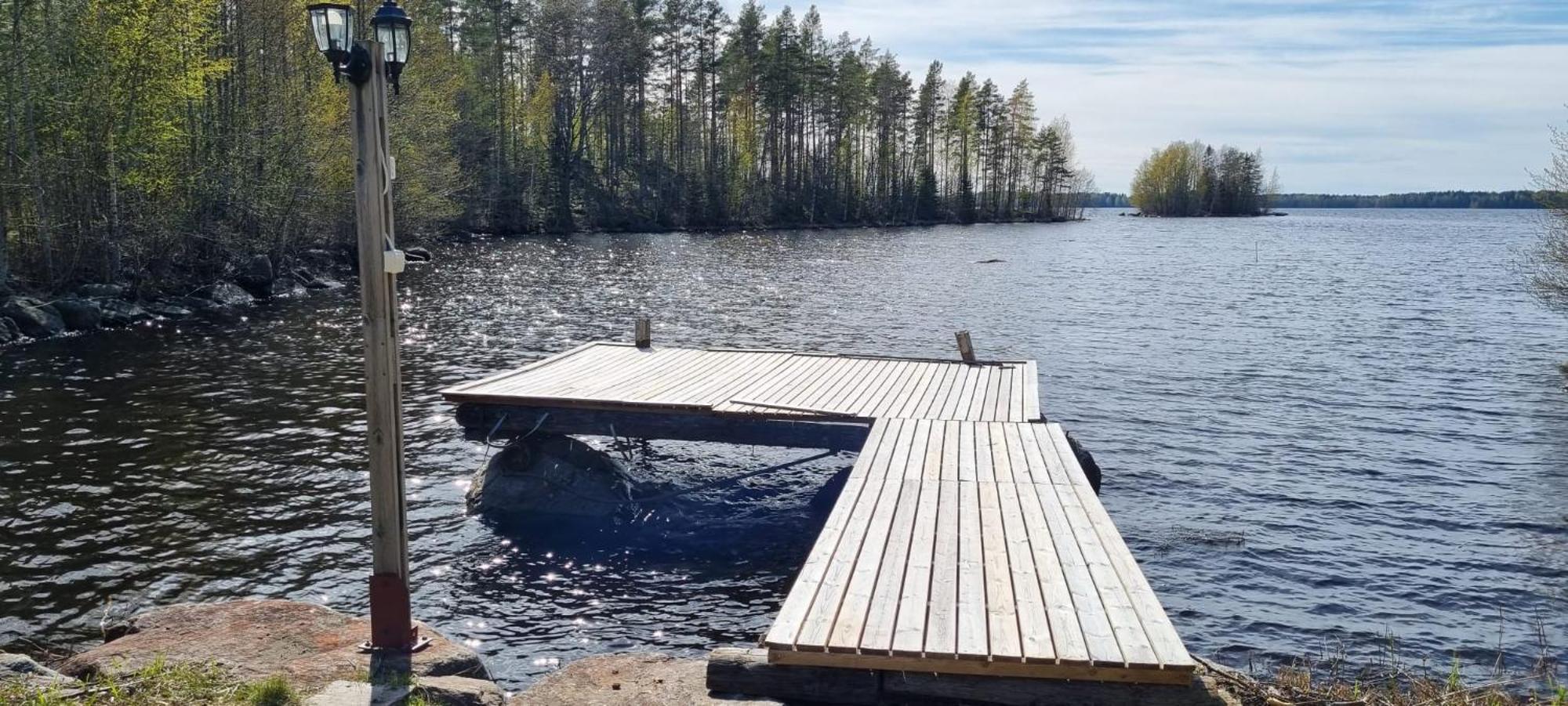Viihtyisae Hirsimoekki Jaerven Rannalla Siikainen Exterior photo